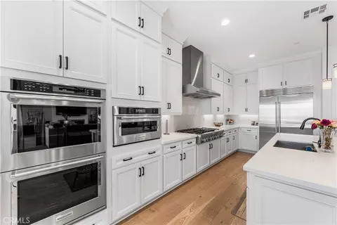Kitchen - 21212 Rockview Ter, Chatsworth, CA 91311 photo 2 of 3