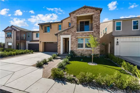Exterior - 21212 Rockview Ter, Chatsworth, CA 91311 photo 2 of 11