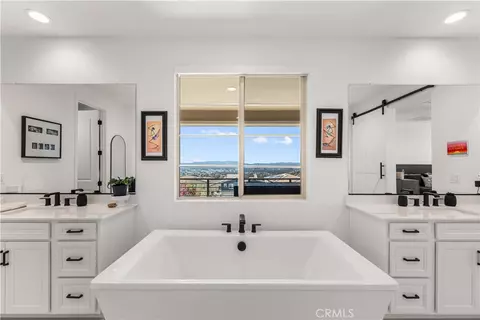 Bath - 21212 Rockview Ter, Chatsworth, CA 91311 photo 1 of 1
