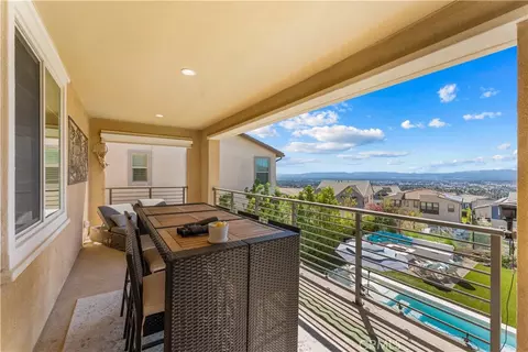 Exterior - 21212 Rockview Ter, Chatsworth, CA 91311 photo 5 of 11