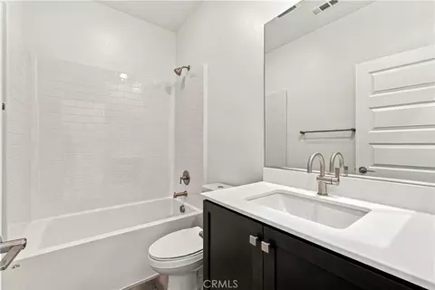 Bath - 558 Via Zibello, Camarillo, CA 93012 photo 3 of 4