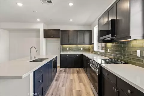 Kitchen - 558 Via Zibello, Camarillo, CA 93012 photo 2 of 3