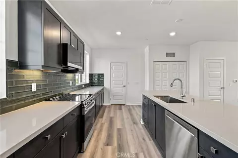 Kitchen - 558 Via Zibello, Camarillo, CA 93012 photo 3 of 3