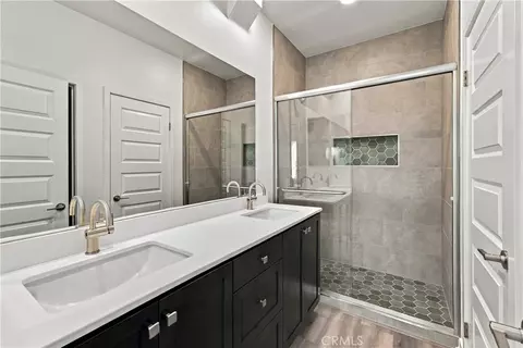 Bath - 558 Via Zibello, Camarillo, CA 93012 photo 1 of 4