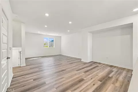 Living - 558 Via Zibello, Camarillo, CA 93012 photo 2 of 8