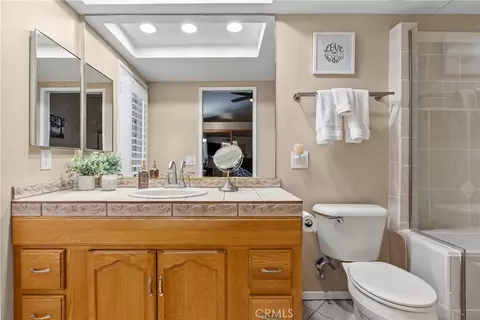 Bath - 22456 Barcotta Dr, Saugus, CA 91350 photo 3 of 4