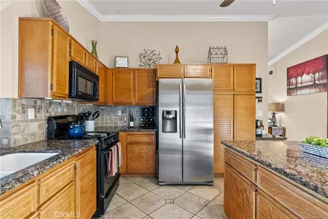 Kitchen - 22456 Barcotta Dr, Saugus, CA 91350 photo 4 of 6