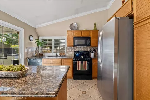 Kitchen - 22456 Barcotta Dr, Saugus, CA 91350 photo 3 of 6
