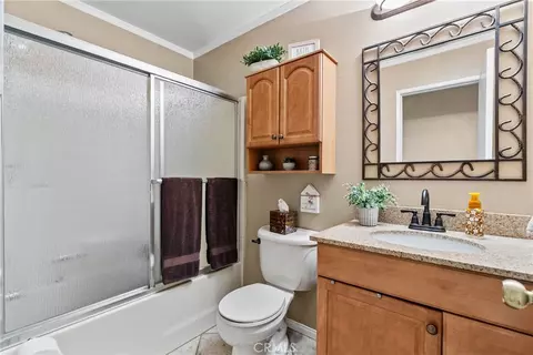 Bath - 22456 Barcotta Dr, Saugus, CA 91350 photo 2 of 4