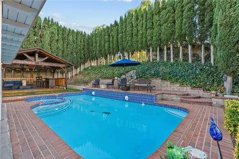 Exterior - 22456 Barcotta Dr, Saugus, CA 91350 photo 9 of 17