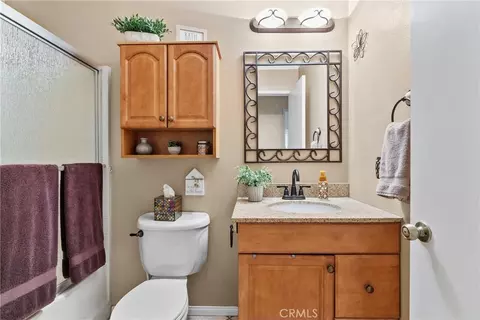 Bath - 22456 Barcotta Dr, Saugus, CA 91350 photo 1 of 4