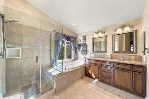 Bath - 22006 Lucy Ct, Saugus, CA 91350 photo 2 of 5