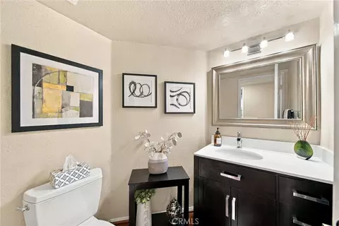 Bath - 22006 Lucy Ct, Saugus, CA 91350 photo 1 of 5