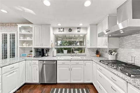 Kitchen - 22006 Lucy Ct, Saugus, CA 91350 photo 3 of 5