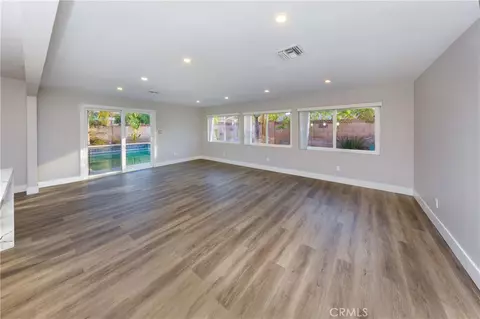 Living - 28108 Oaklar Dr, Saugus, CA 91350 photo 2 of 6