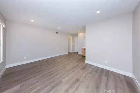 Living - 28108 Oaklar Dr, Saugus, CA 91350 photo 3 of 6