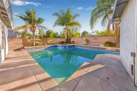 Exterior - 28108 Oaklar Dr, Saugus, CA 91350 photo 3 of 5