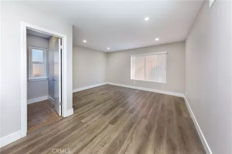 Living - 28108 Oaklar Dr, Saugus, CA 91350 photo 4 of 6