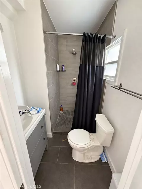 Bath - 1315 Park Ave, Long Beach, CA 90804 photo 1 of 1