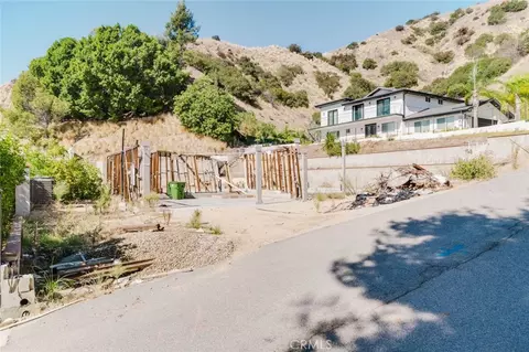 9865 Lanark St, Sun Valley, CA 91352