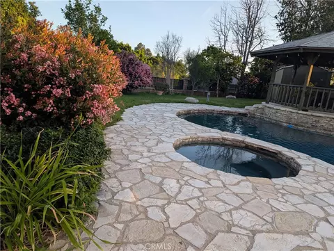 13802 Montero Ave, Sylmar, CA 91342