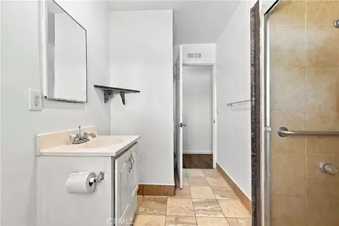 Bath - 431 E Rosslynn, Fullerton, CA 92832 photo 2 of 4