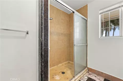 Bath - 431 E Rosslynn, Fullerton, CA 92832 photo 3 of 4