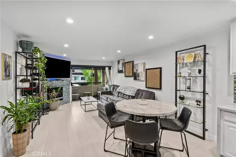 5515 Canoga #129, Woodland Hills, CA 91367