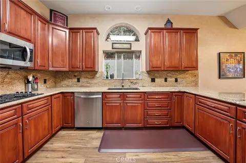 Kitchen - 25053 Wheeler Rd, Newhall, CA 91321 photo 2 of 4