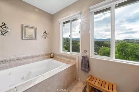 Bath - 25053 Wheeler Rd, Newhall, CA 91321 photo 3 of 5