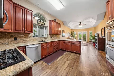 Kitchen - 25053 Wheeler Rd, Newhall, CA 91321 photo 3 of 4