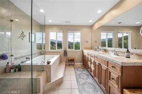 Bath - 25053 Wheeler Rd, Newhall, CA 91321 photo 2 of 5