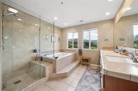 Bath - 25053 Wheeler Rd, Newhall, CA 91321 photo 1 of 5