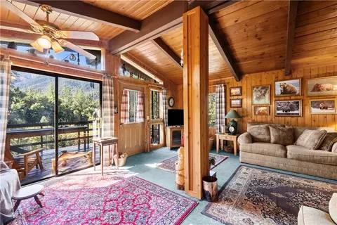 2329 Woodland Dr, Pine Mountain Club, CA 93222