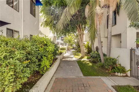 Exterior - 722 Park Shadow Ct, Baldwin Park, CA 91706 photo 6 of 8