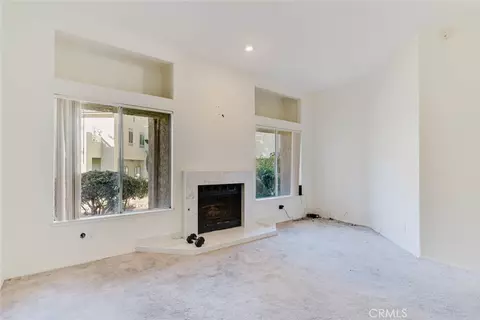 Living - 3330 Darby St #305, Simi Valley, CA 93063 photo 4 of 6