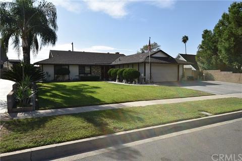 27571 Stratford St, Highland, CA 92346 photo 1