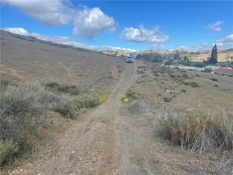 15 Kee Ave, Lake Elsinore, CA 92530