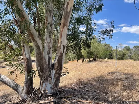 15 Bailey Dr, Lake Elsinore, CA 92530