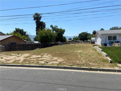 4 Avenue 3, Lake Elsinore, CA 92530