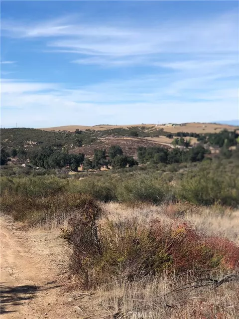 29 Rocky Knoll Rd, Hemet, CA 92544
