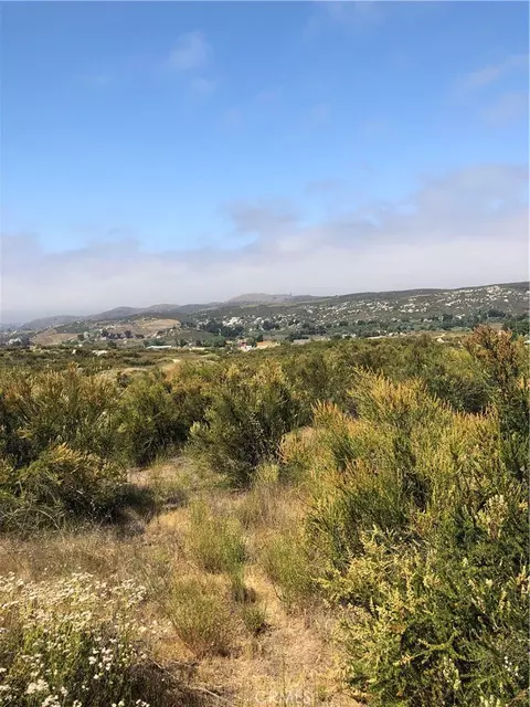 28 Rocky Knoll Rd, Hemet, CA 92544