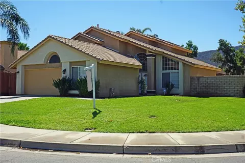 19385 Oakview Ln, Lake Elsinore, CA 92530