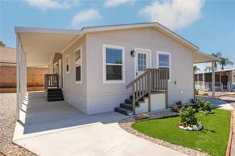 880 N Lake St #6, Hemet, CA 92544