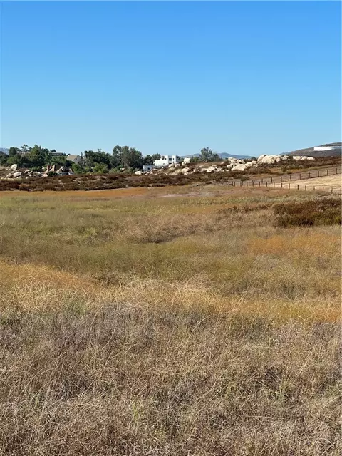 48 Mazoe St, Winchester, CA 92596