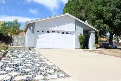 121 S Massachusetts St, Lake Elsinore, CA 92530
