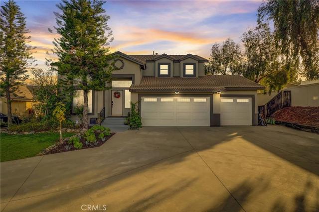 807 Amador Ct, Lake Elsinore, CA 92530