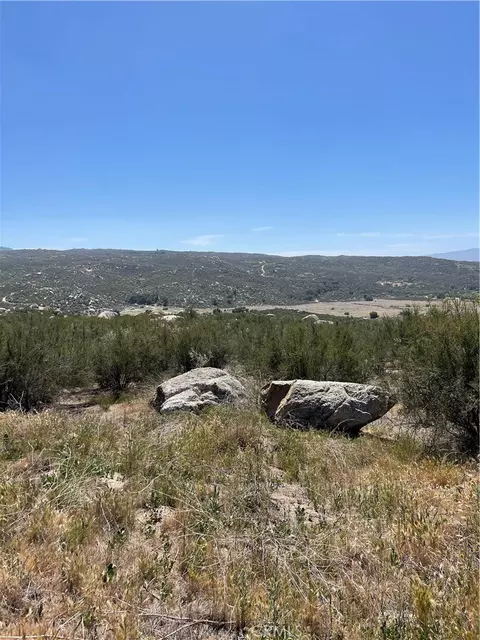 35410 Willow Creek Rd, Hemet, CA 92544