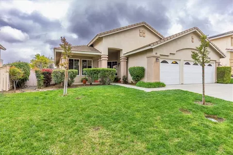 19 Corte Lateuza, Lake Elsinore, CA 92532
