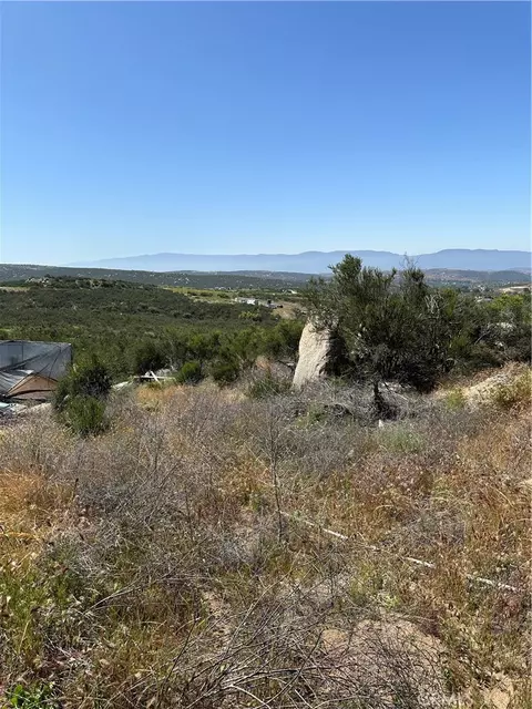 66 Rocky Knoll Rd, Hemet, CA 92544